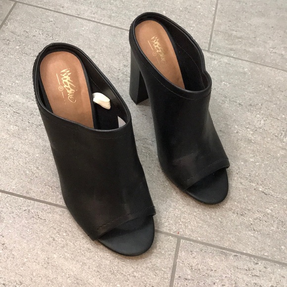 Mossimo Supply Co. Shoes - Wassimo sandals